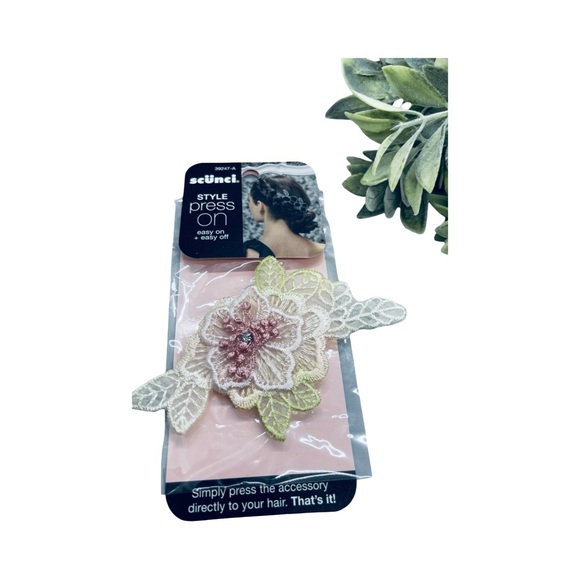 scunci Accessories - Scunci Floral Hair Accessory - Pink and Cream